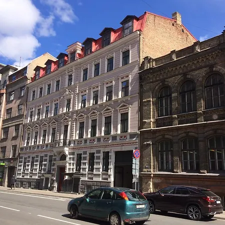 Sunny And Compact Апартаменти
