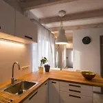 Sunny And Compact Apartment *