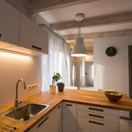 Sunny And Compact Lägenhet *